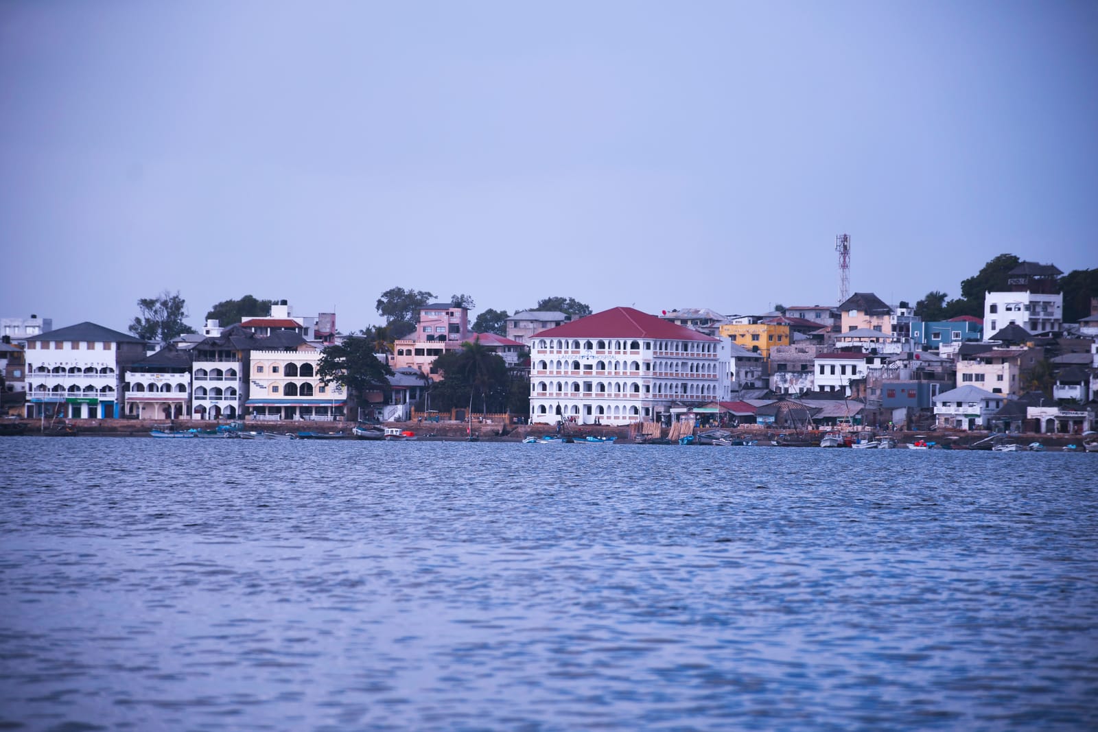 A hospital facility in Kenya (file photo, Lamu Island). Kenya's Social Health Authority has told hospitals nationwide their provider contracts expire 30 September 2026, with thousands yet to sign new agreements.