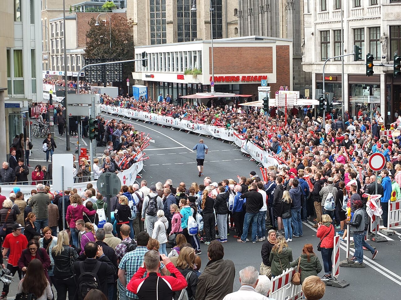 Runners near the finish of the Cologne Marathon's half marathon, Komödienstraße, Cologne (file photo, 2015).
