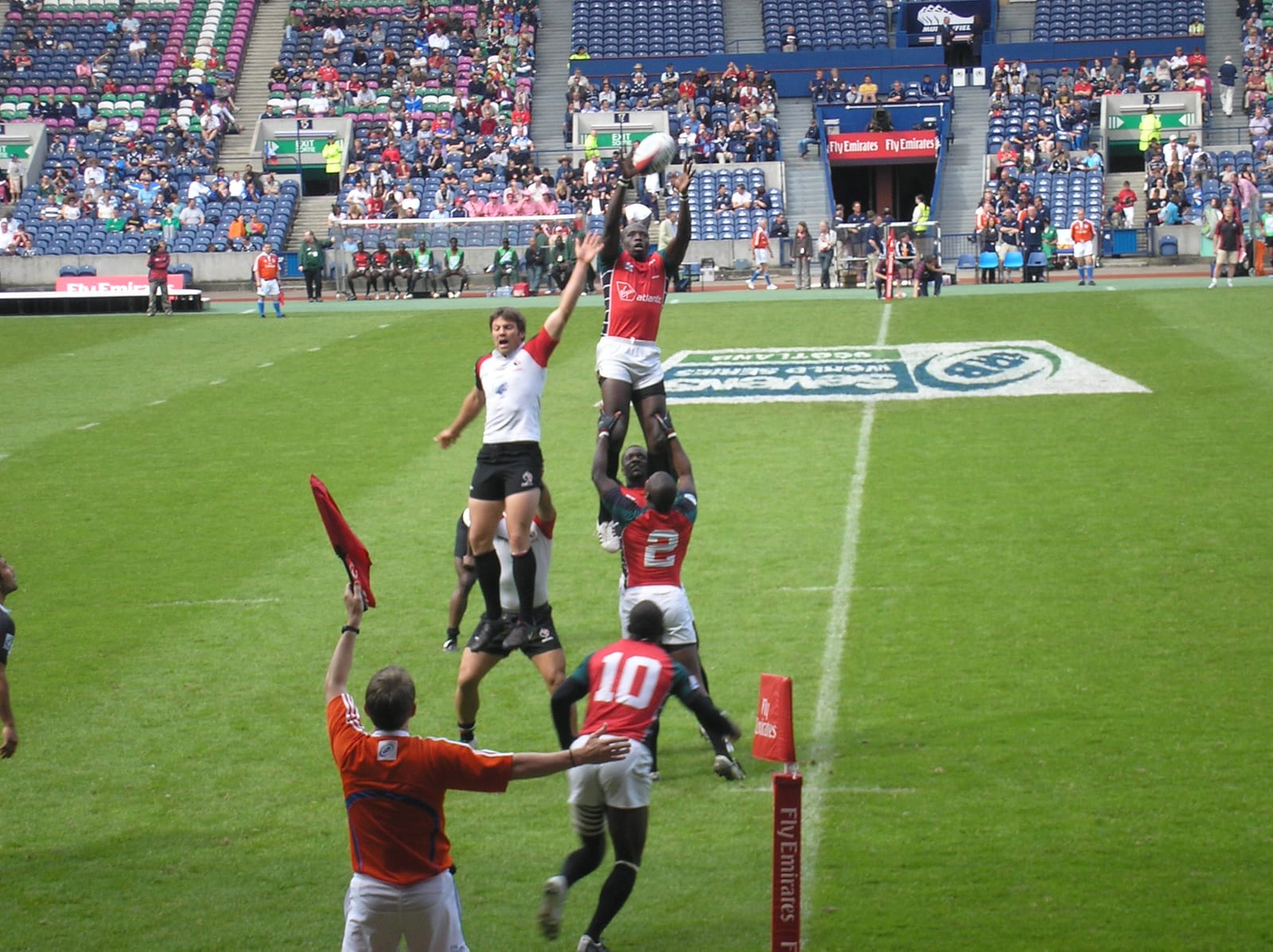 2008年6月爱丁堡七人制橄榄球赛上,肯尼亚队对阵加拿大队(资料图,非本次赛事现场)。