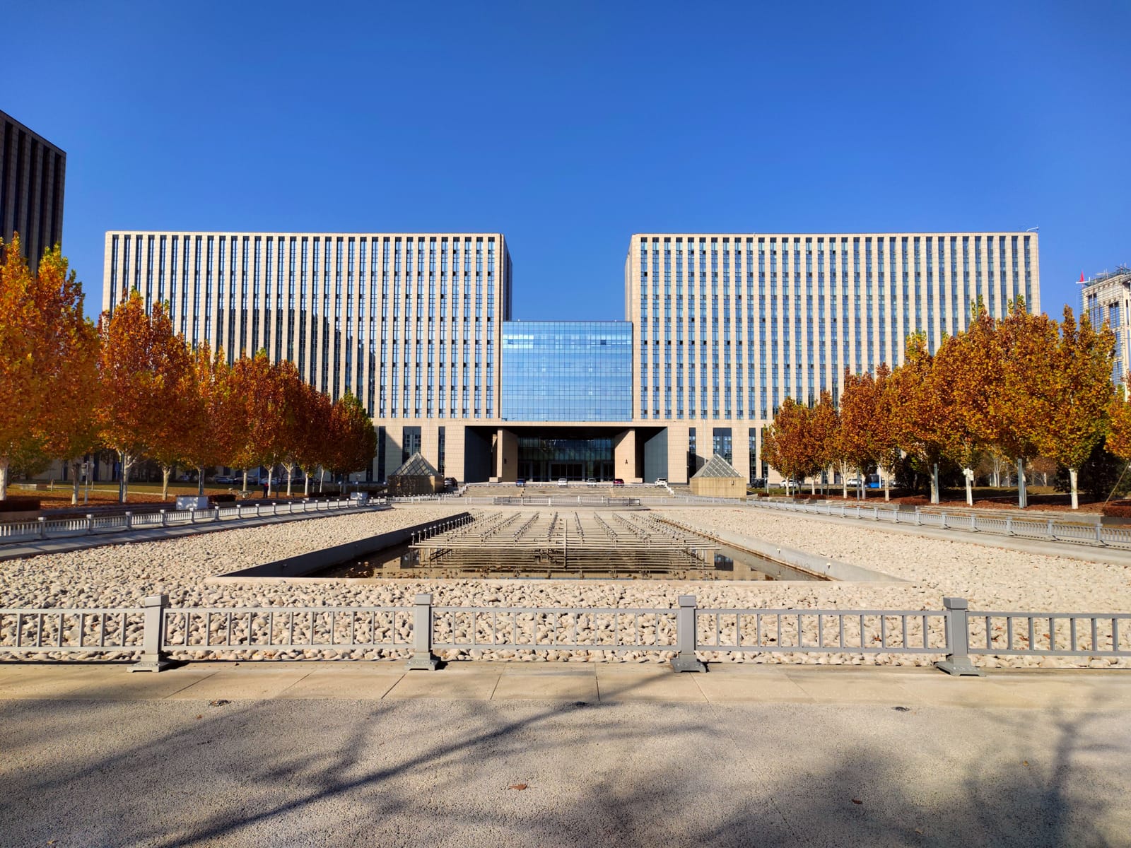 北京航空航天大学沙河校区主教学楼（资料图，2024年11月）。